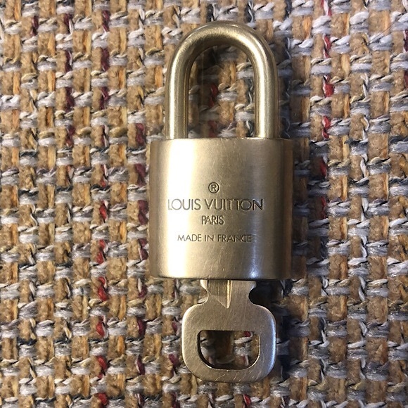 Louis Vuitton LV Gold Padlock Lock & Key 311 - Picture 10 of 13